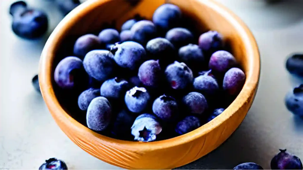 Bowl of fresh blueberries.